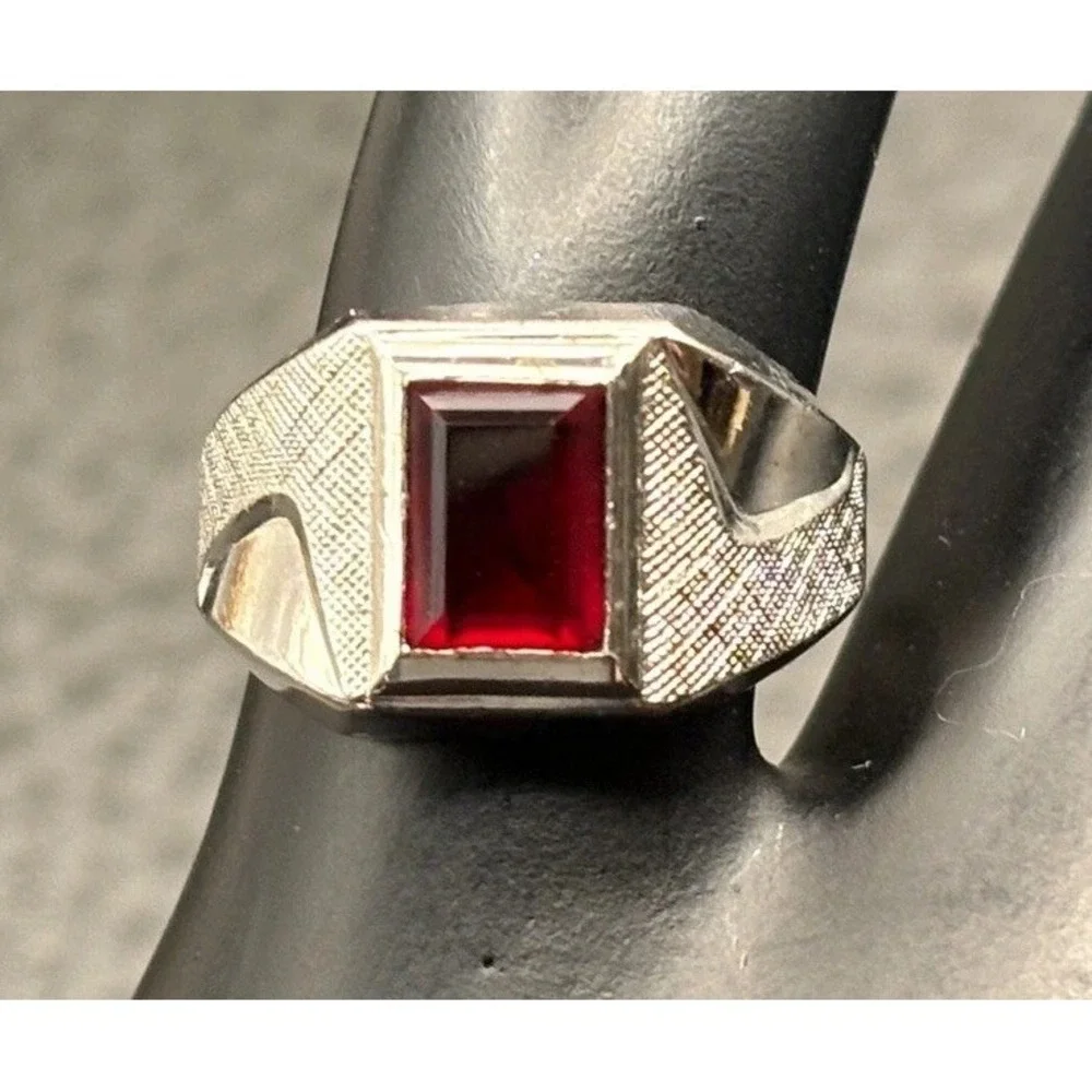 Vintage 18k HGE White Gold Plated Red Stone Signet Pinky Ring Size 5